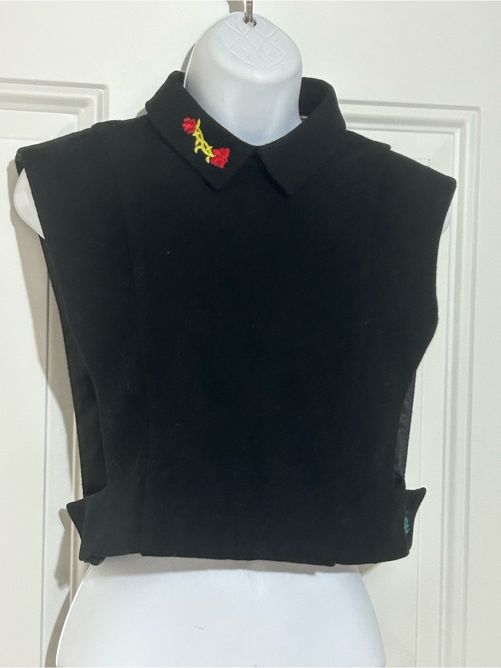 Mukzin Black Sleeveless Collared Tank Top with Rose Embroidery